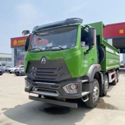 comprar Sinotruk HOWO NX 8x4 Usado camião de descarga 50 toneladas com lonas e tanque de combustível 400L online manufacture